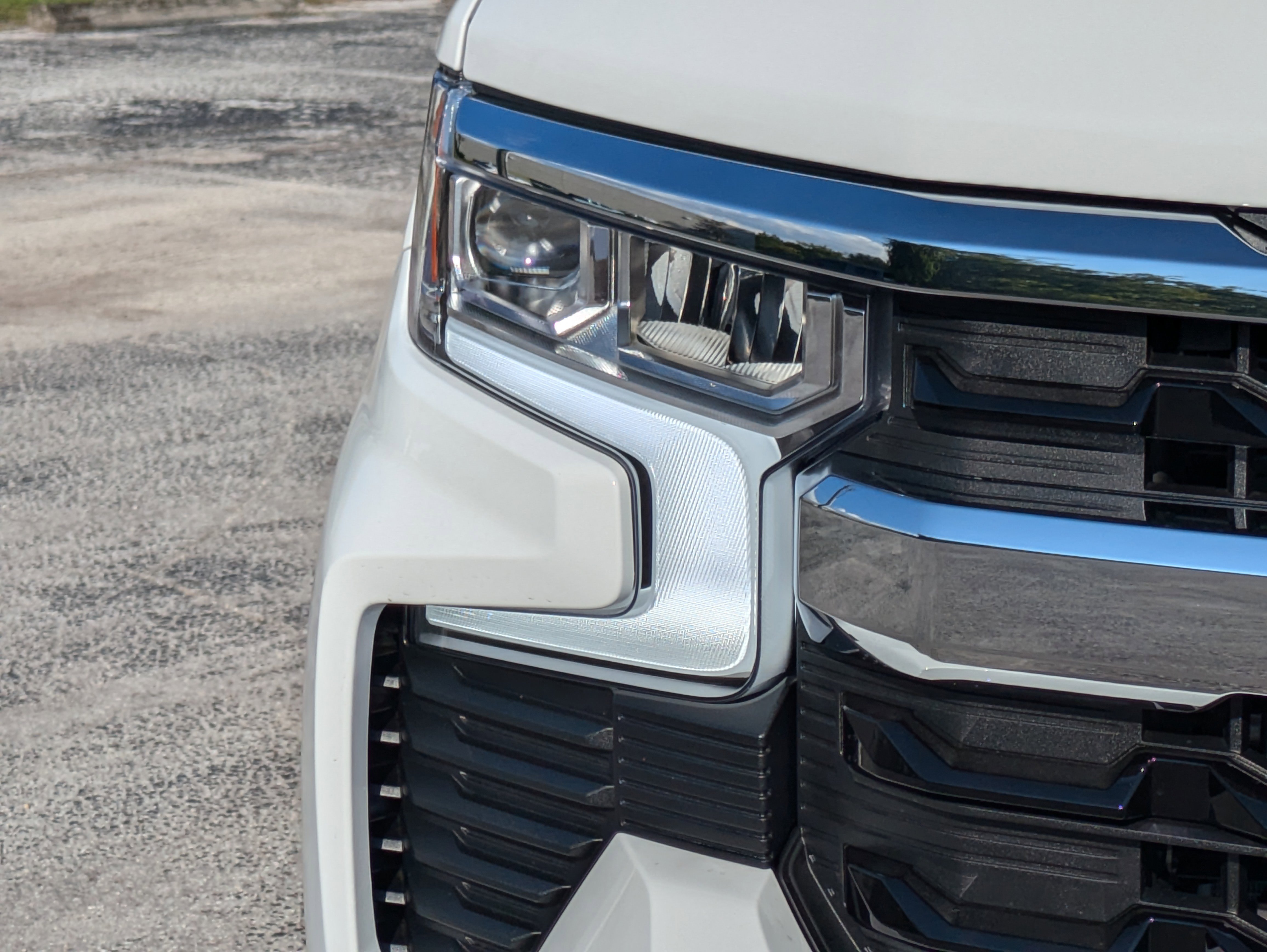 2026 Chevrolet Silverado 1500 LT photo 2