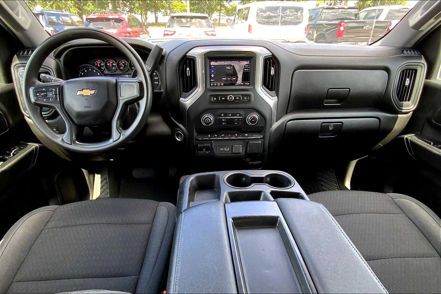 2024 Chevrolet Silverado 2500HD Custom photo 3