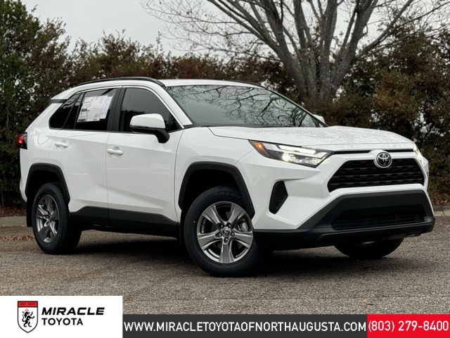 2025 Toyota RAV4 XLE's photo