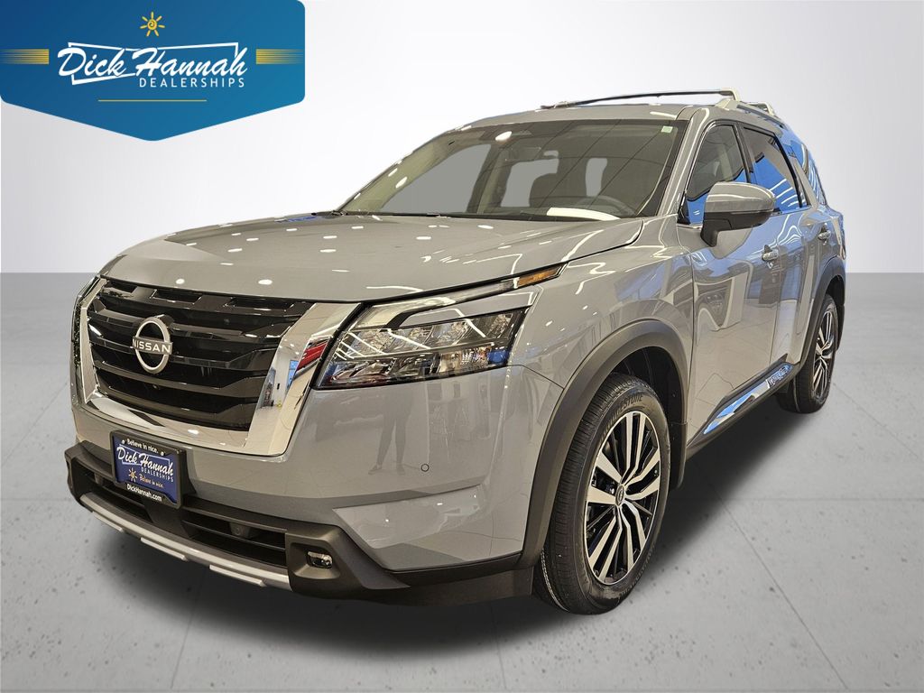 2025 Nissan Pathfinder Platinum's photo