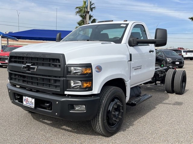 2023 Chevrolet Silverado 5500HD Work Truck photo 3