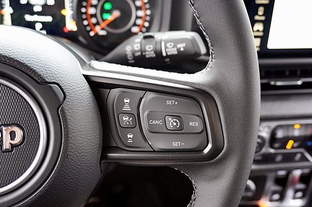 New 2025 Black Clear-Coat Exterior Paint Jeep Rubicon image 42