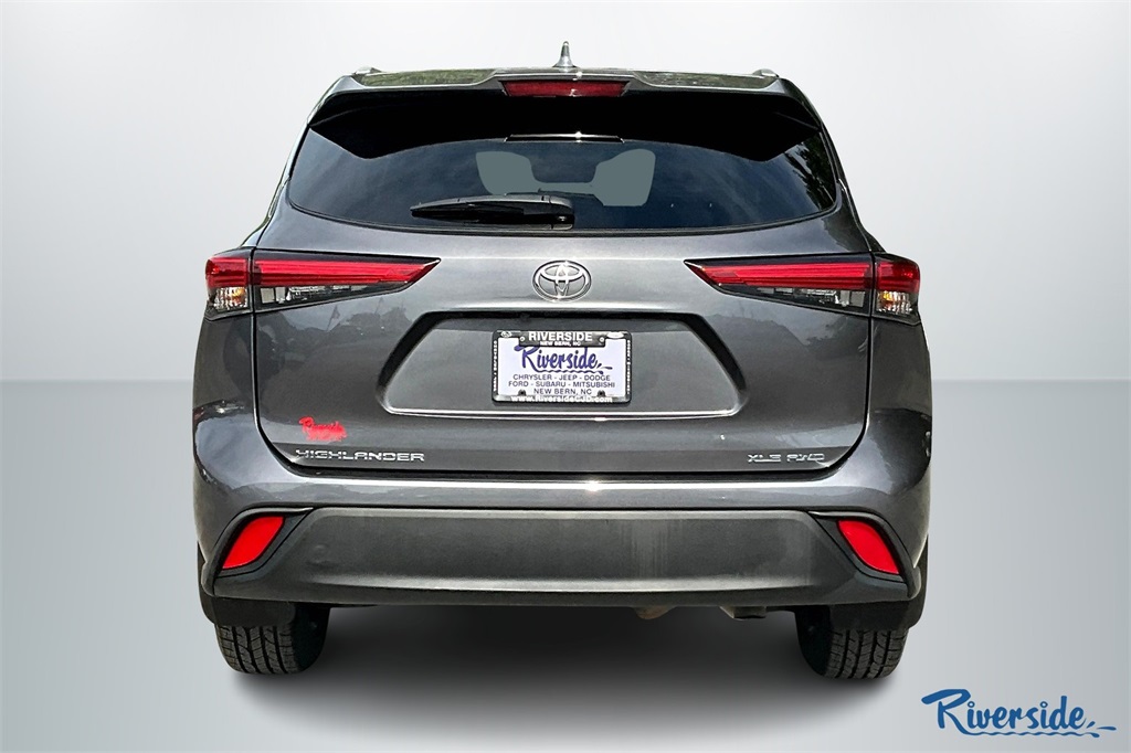 2023 Toyota Highlander XLE photo 2
