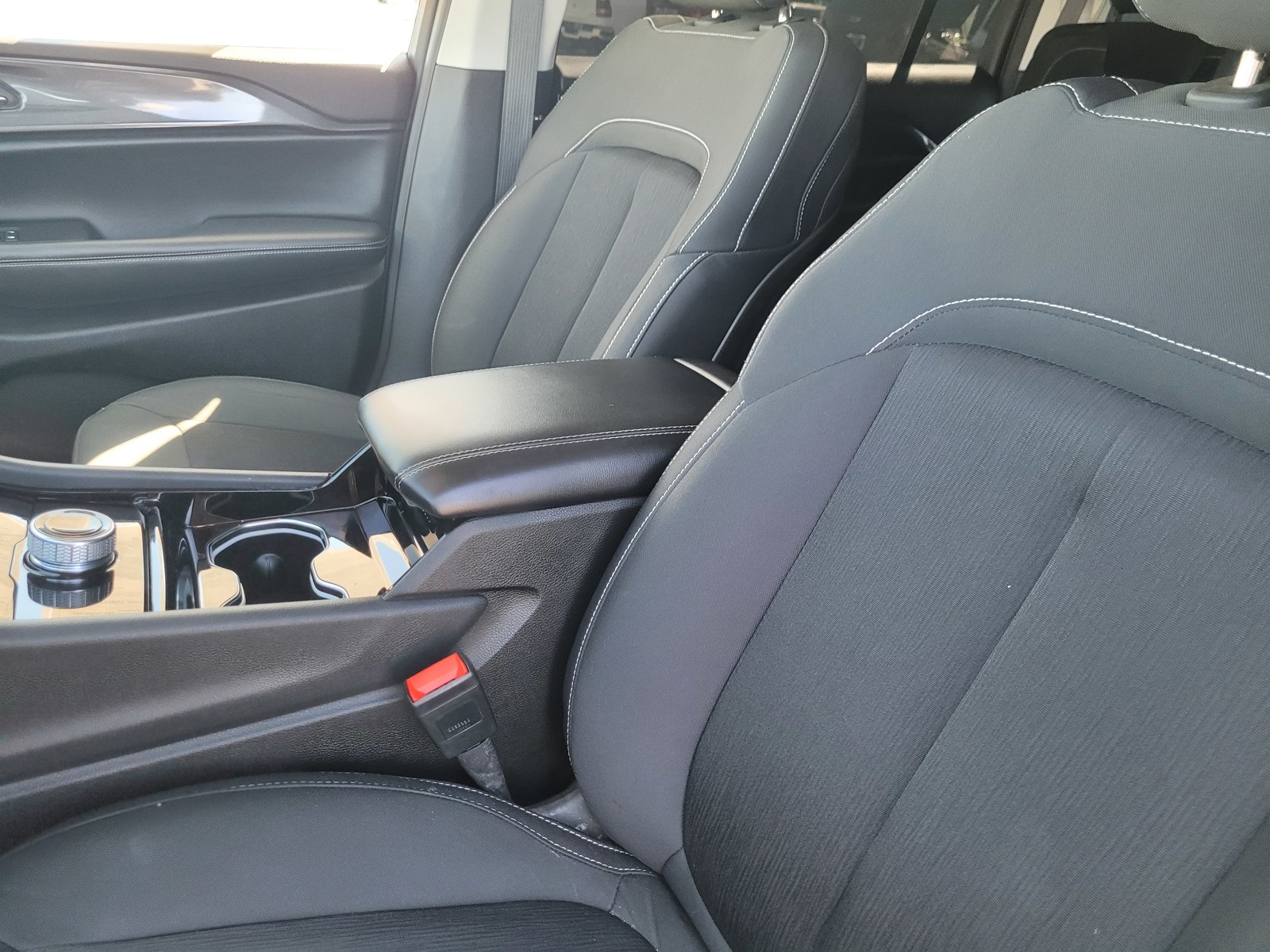 2021 Jeep Grand Cherokee Laredo photo 16