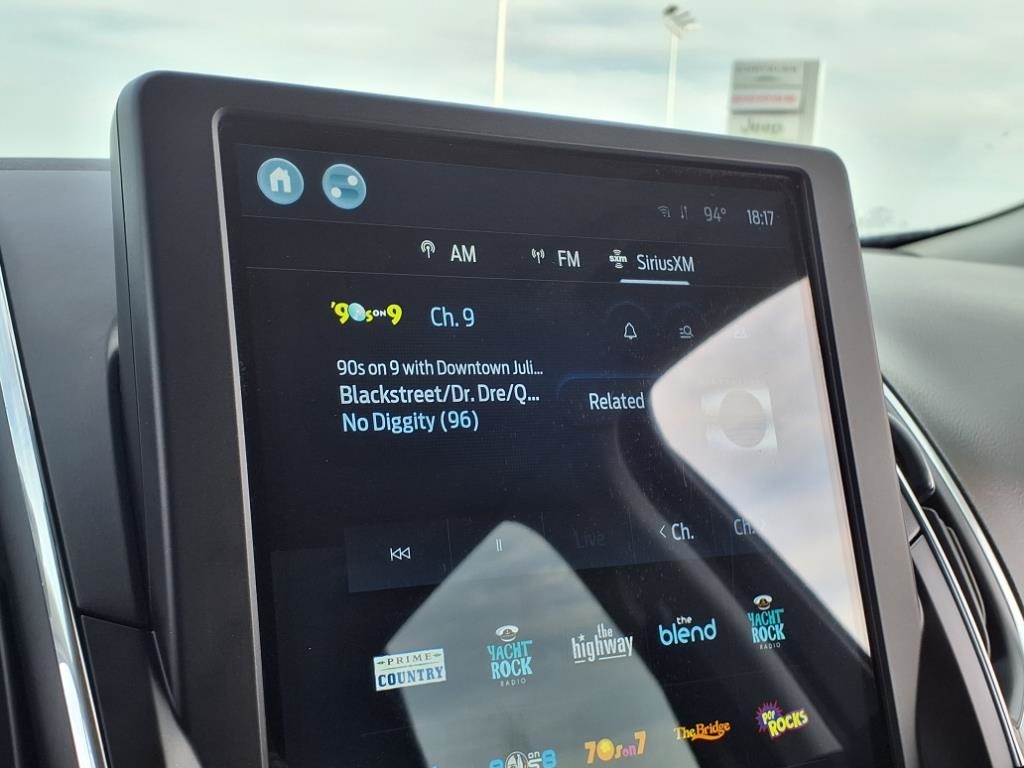 2022 Ford Edge Titanium photo 19