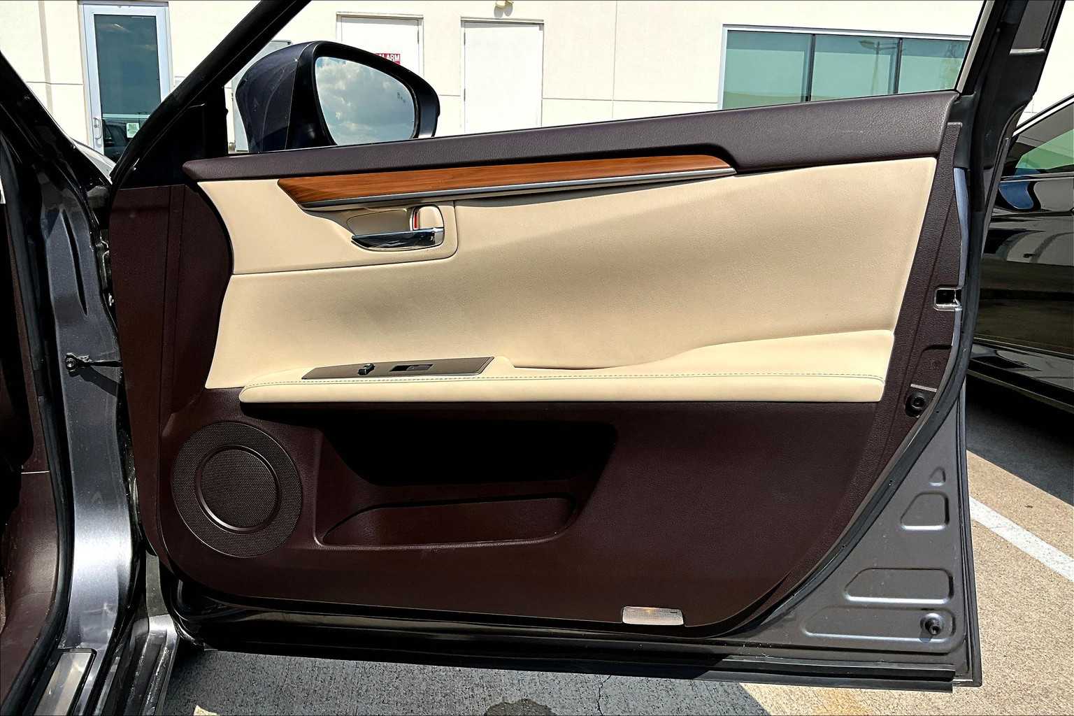 2016 Lexus ES 350 photo 19