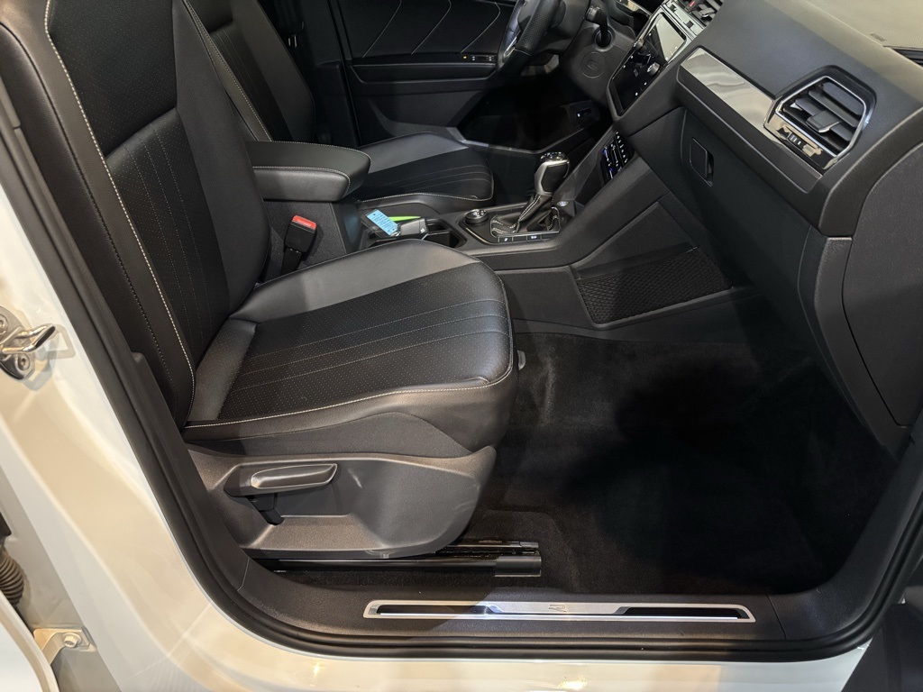 2022 Volkswagen Tiguan SE R-Line Black photo 20