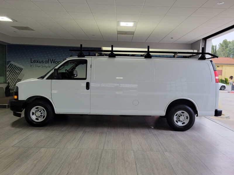 2021 Chevrolet Express 3500 photo 2