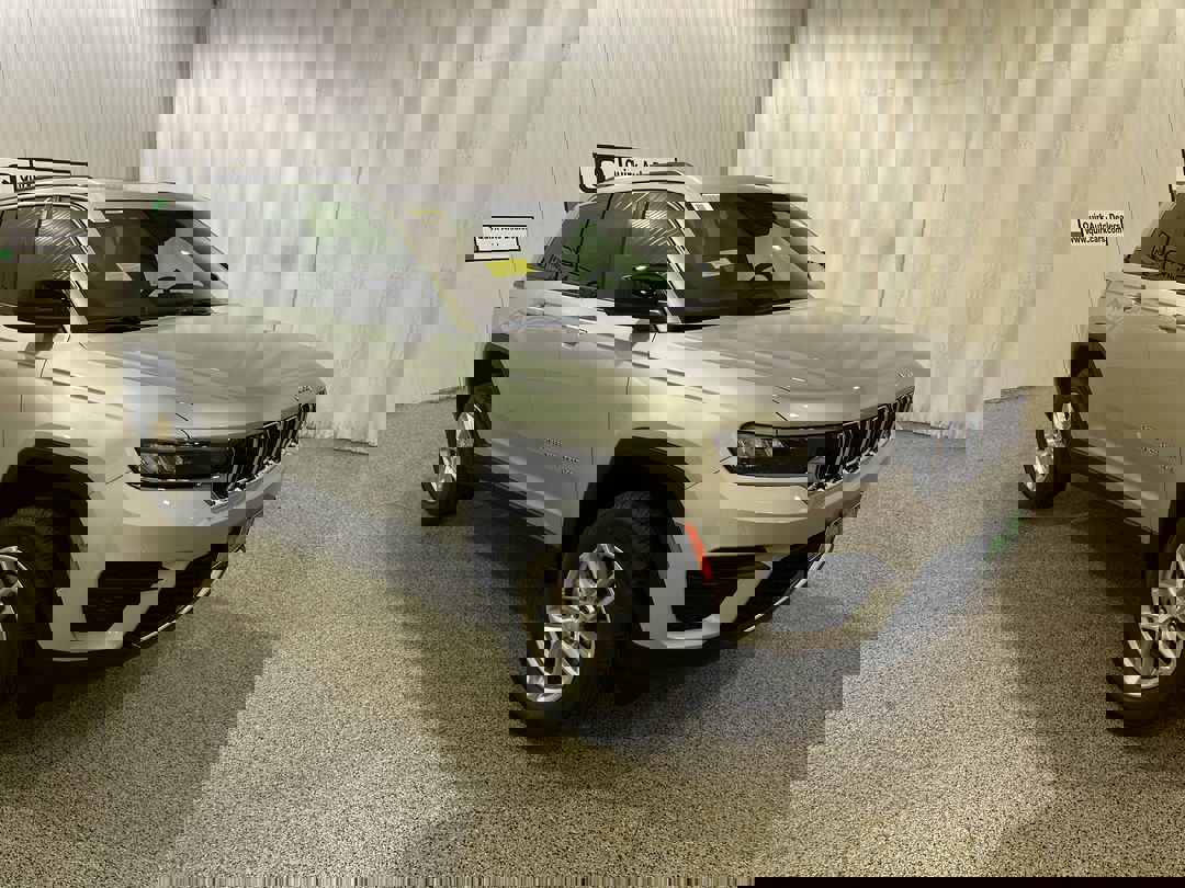 2025 Jeep Grand Cherokee Laredo's photo