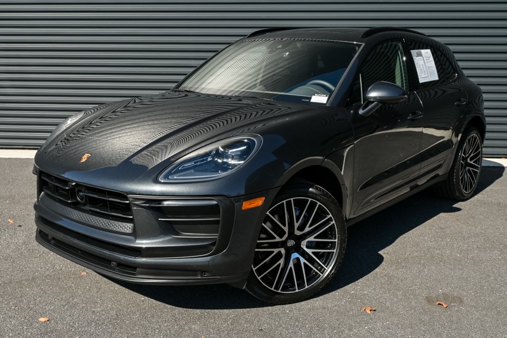 2025 Porsche Macan Base
