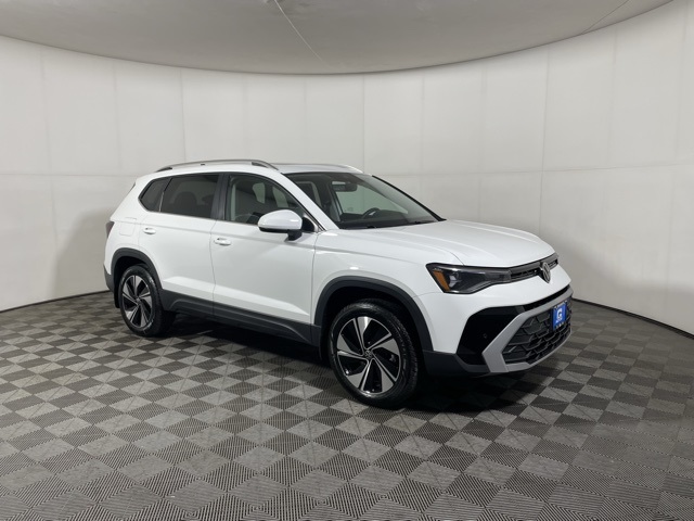 2025 Volkswagen Taos SE's photo