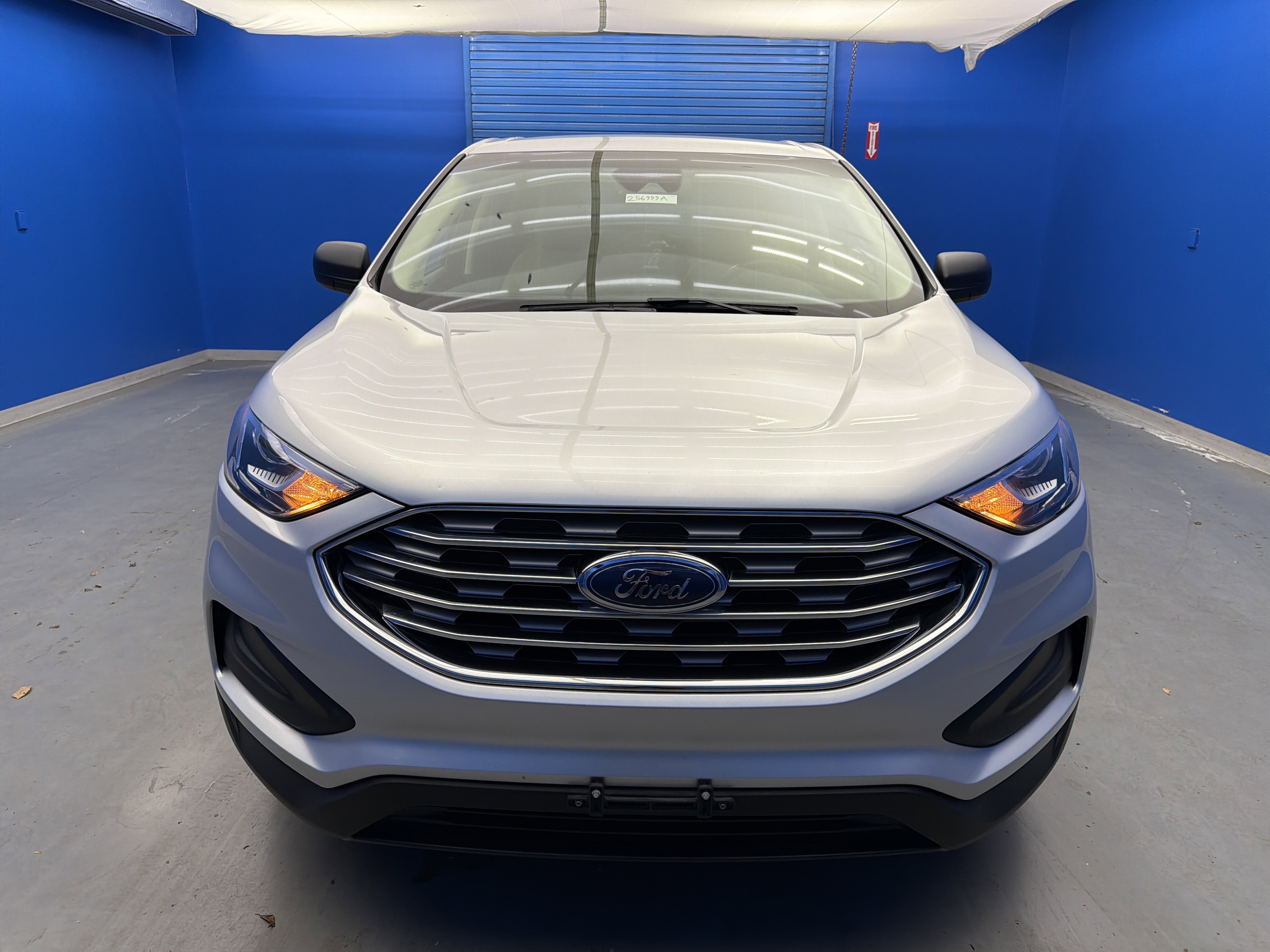 2019 Ford Edge SE photo 3