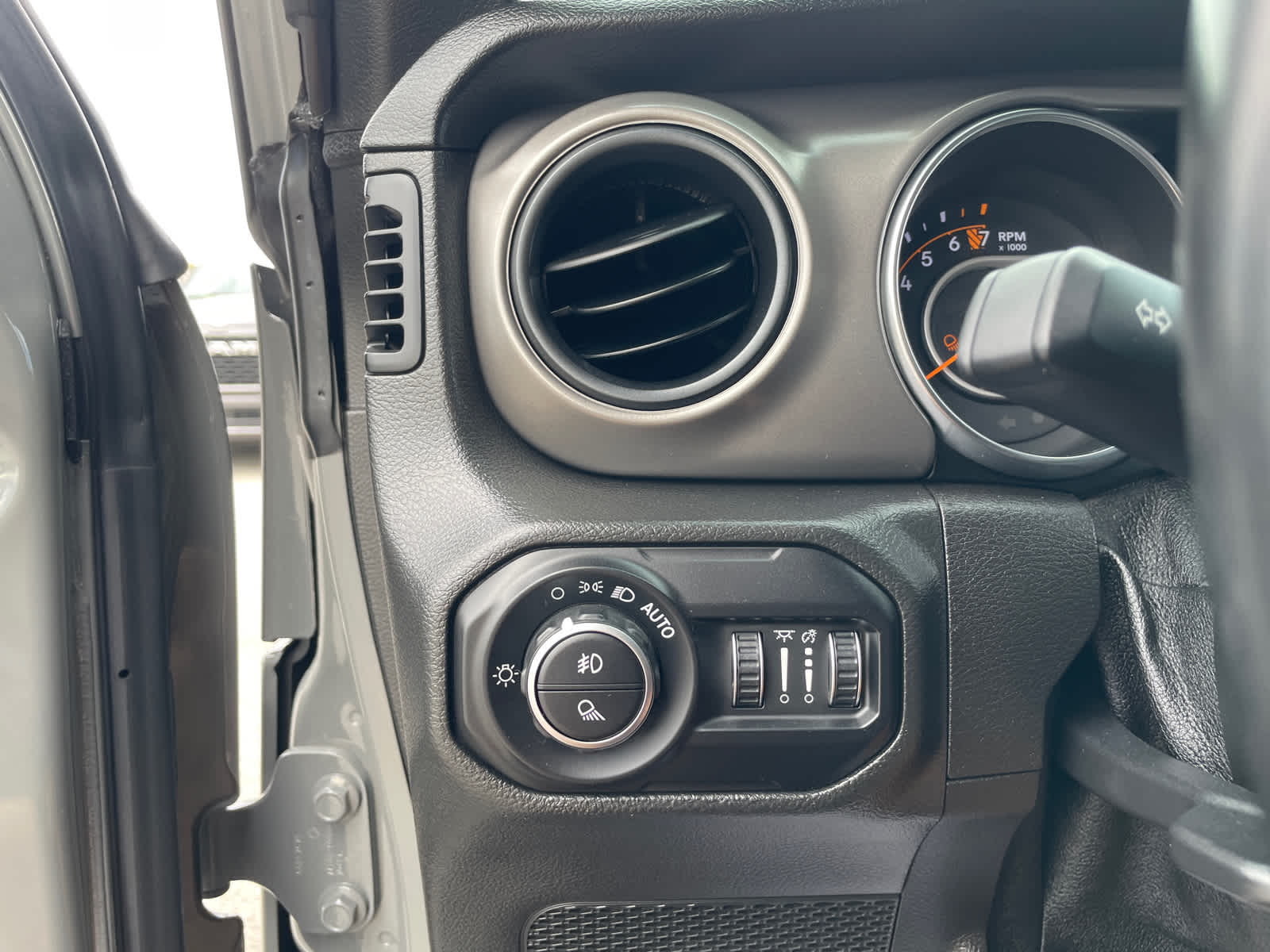 2021 Jeep Gladiator Sport S photo 19