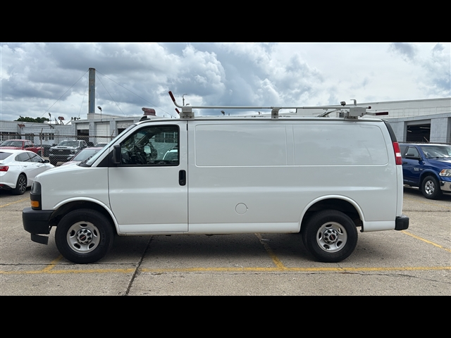 2021 Gmc Savana Cargo 2500 photo 2