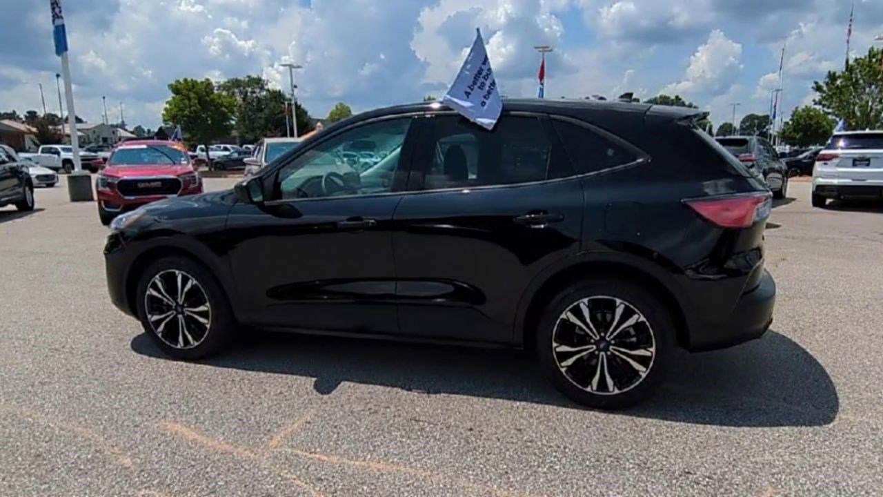 2022 Ford Escape SE photo 5