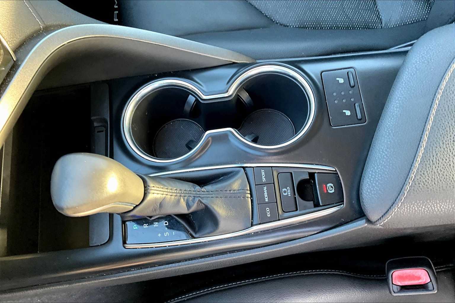 2019 Toyota Camry XLE V6 photo 14
