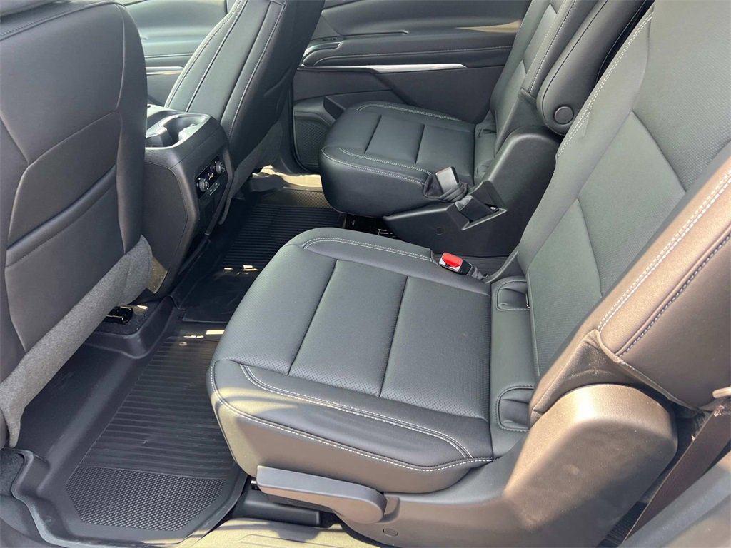 2025 Chevrolet Traverse photo 10