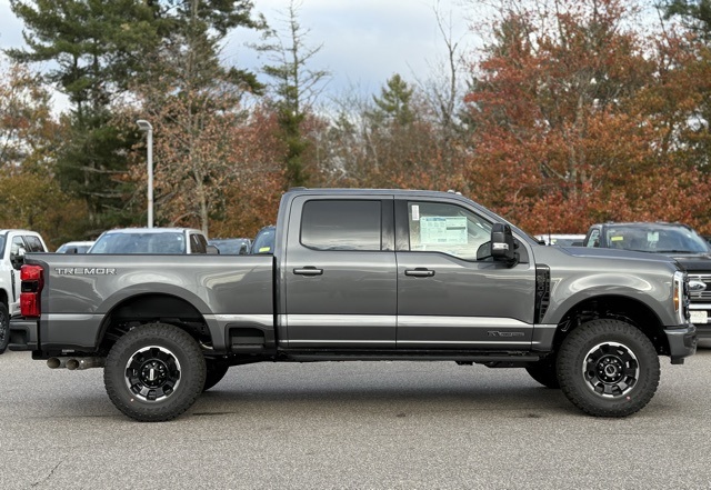 2026 Ford F-350 Lariat photo 3