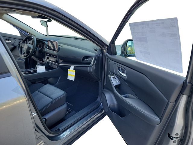 2026 Nissan Rogue SV photo 25