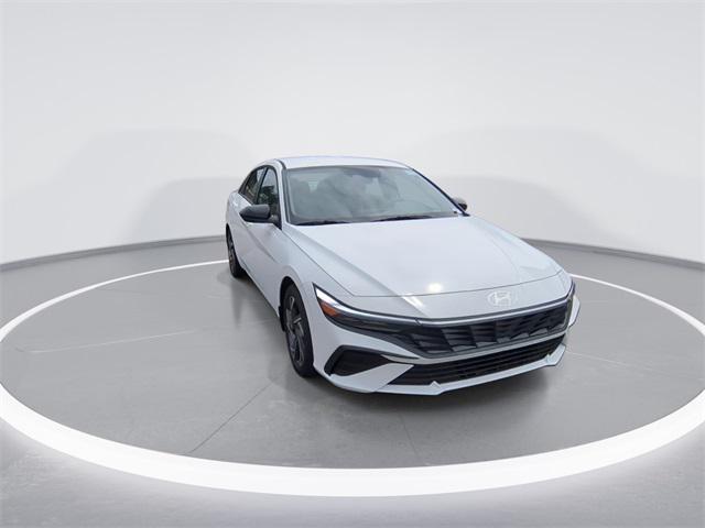 2025 Hyundai Elantra SEL Sport photo 2