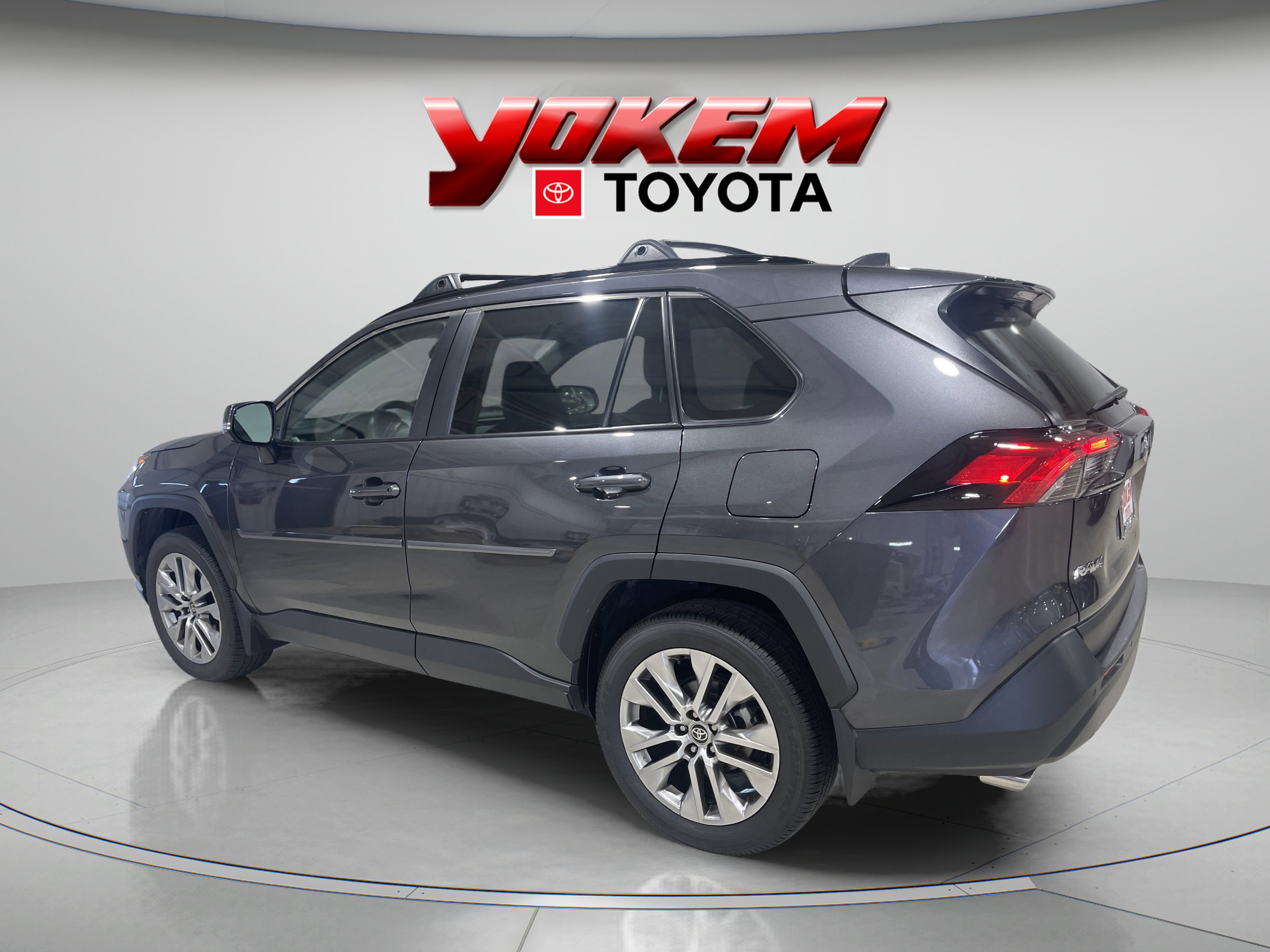 2024 Toyota RAV4 XLE Premium photo 3