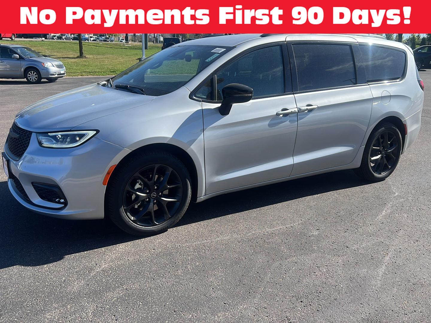 2026 Chrysler Pacifica Select's photo