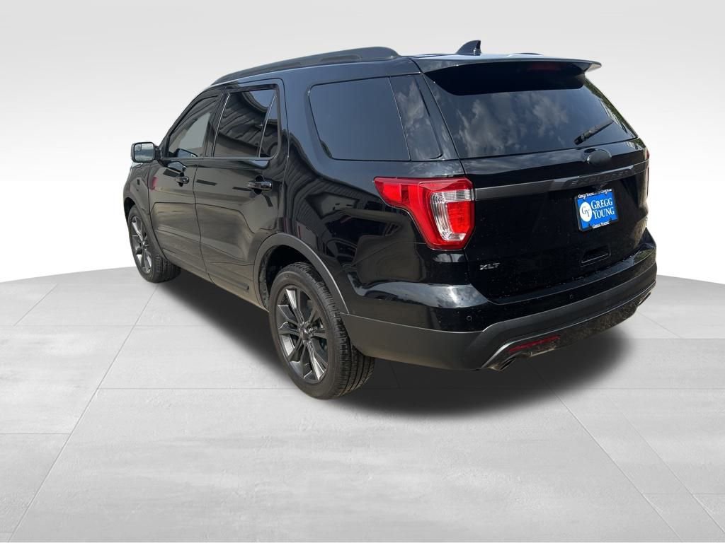 2017 Ford Explorer XLT photo 2
