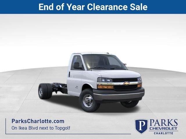 2025 Chevrolet Express Base's photo