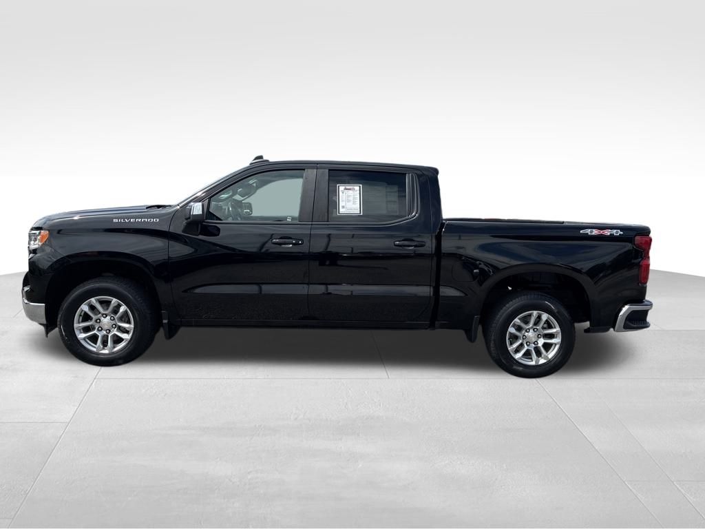 2022 Chevrolet Silverado 1500 LT photo 2