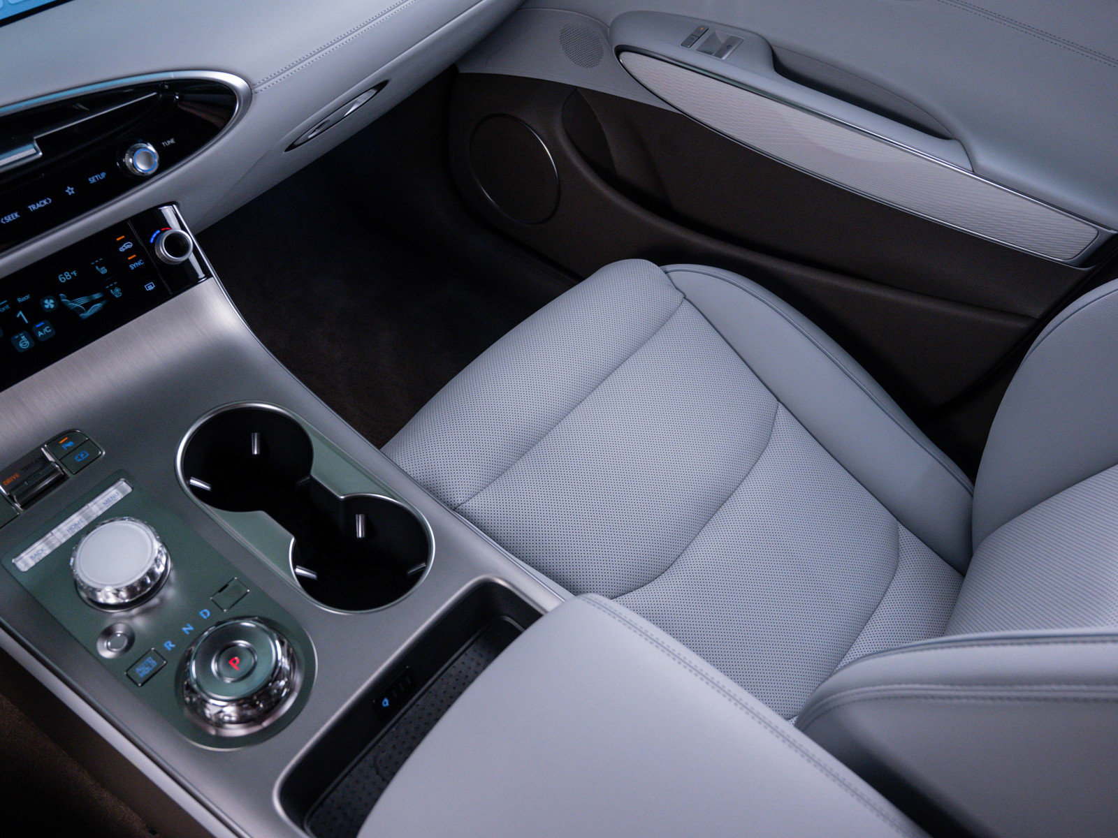 2026 Genesis GV70 2.5T Advanced photo 24