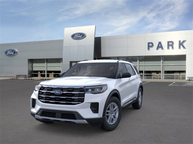 2025 Ford Explorer photo 2