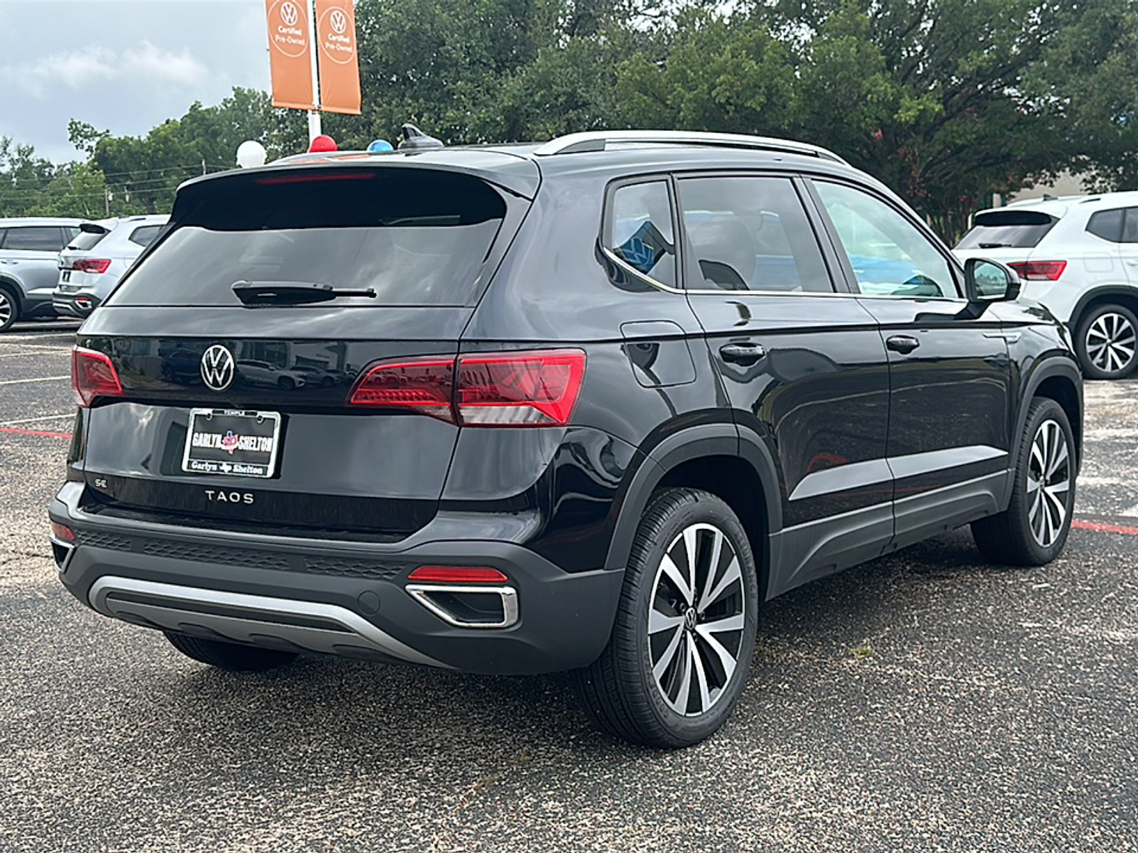 New 2024 Deep Black Pearl Effect Volkswagen SE image 8