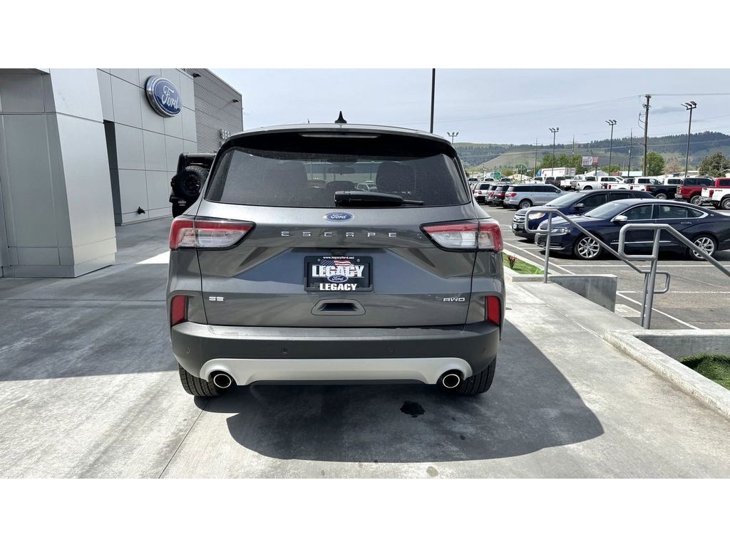 2021 Ford Escape SE photo 3