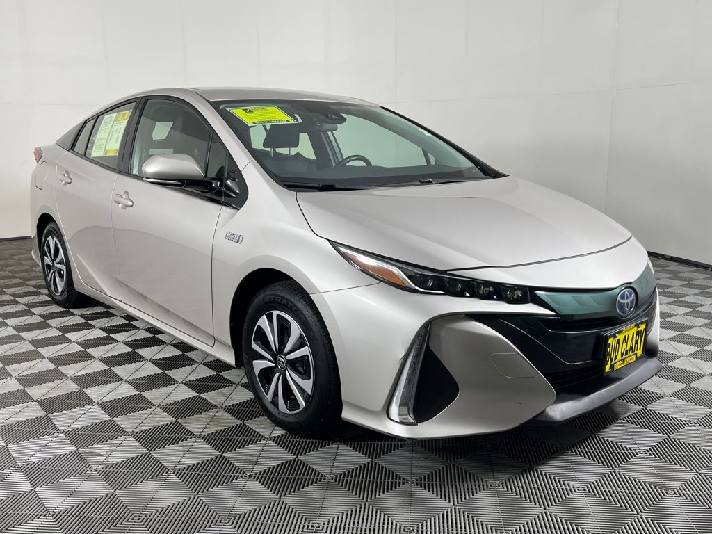 2017 Toyota Prius Prime Premium photo 3