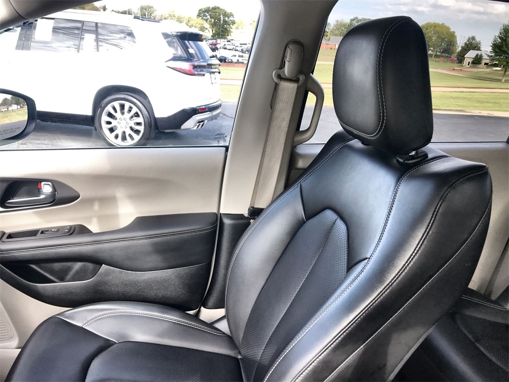 2023 Chrysler Pacifica Hybrid Touring L photo 23