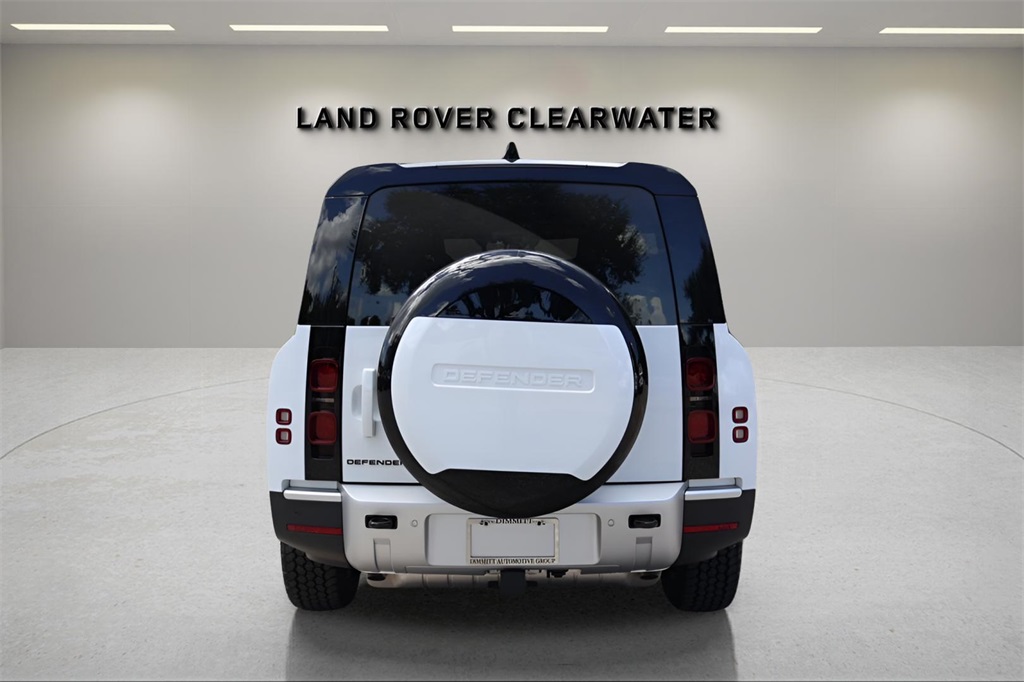 2025 Land Rover Defender 130 S photo 4