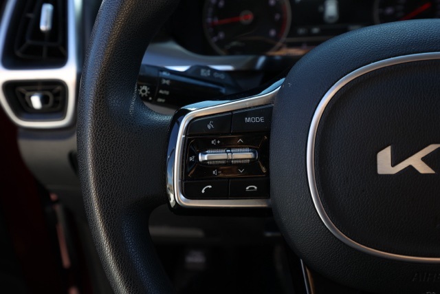 2023 Kia Sorento LX photo 24