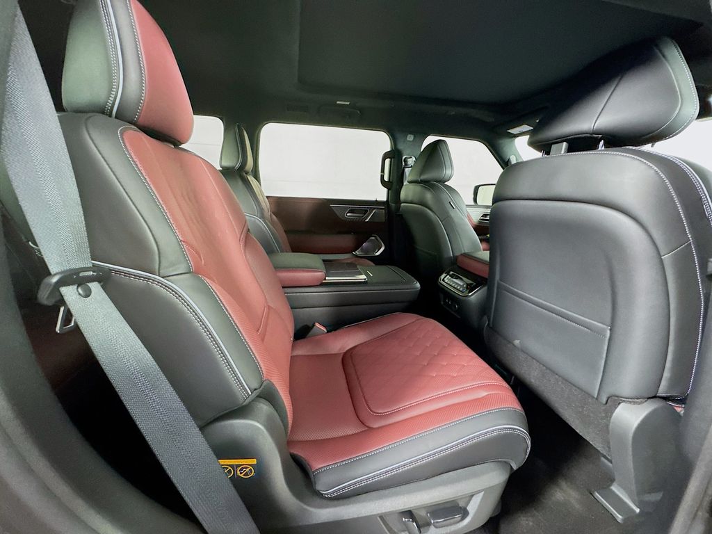 2026 Infiniti QX80 photo 30