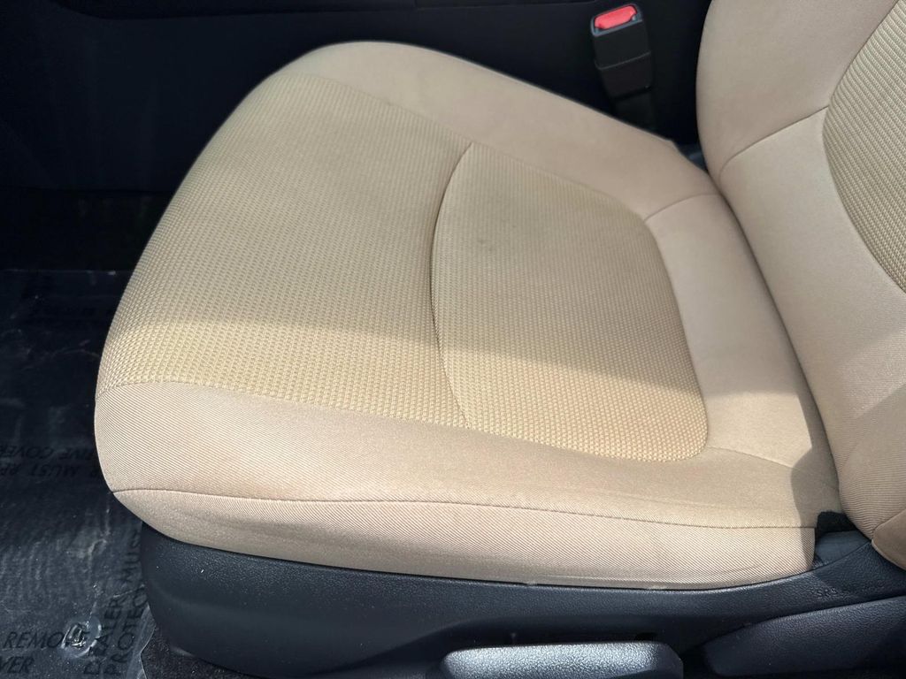 2024 Toyota RAV4 Hybrid LE photo 21