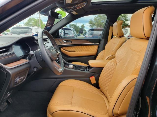 2022 Jeep Grand Cherokee Summit photo 4