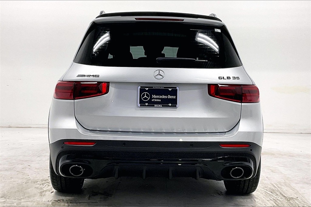 2024 Mercedes Benz GLB 35 AMG 4MATIC photo 3