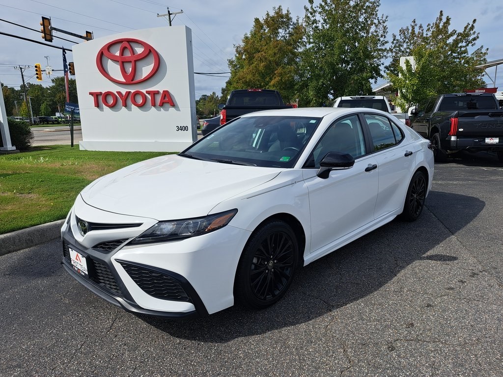 2022 Toyota Camry SE photo 2