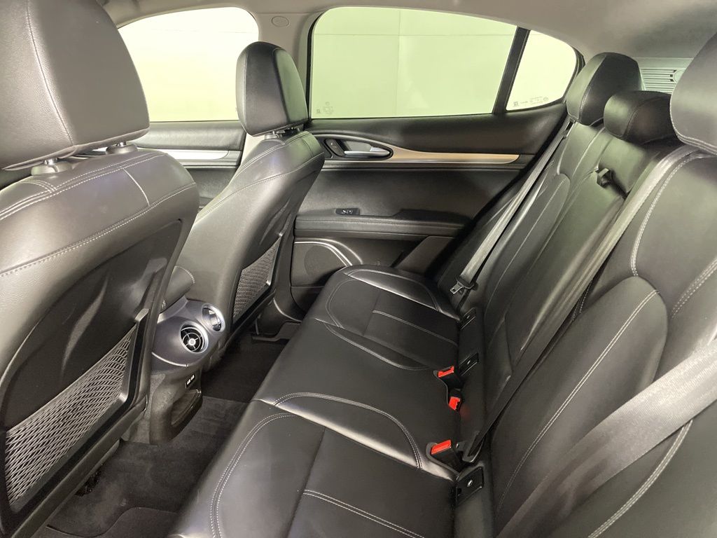 2018 Alfa Romeo Stelvio Base photo 31
