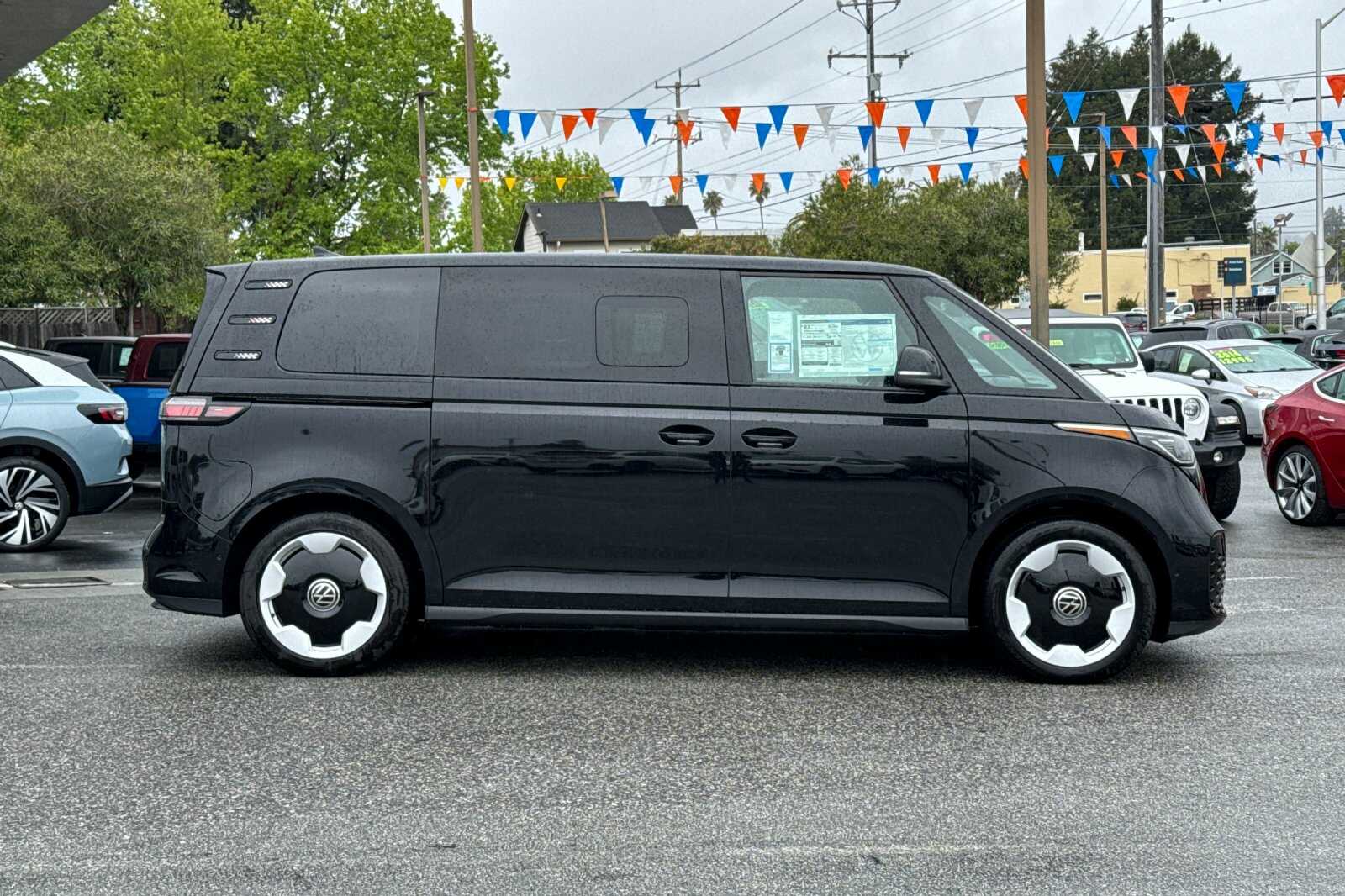 2025 Volkswagen ID. Buzz Pro S photo 3