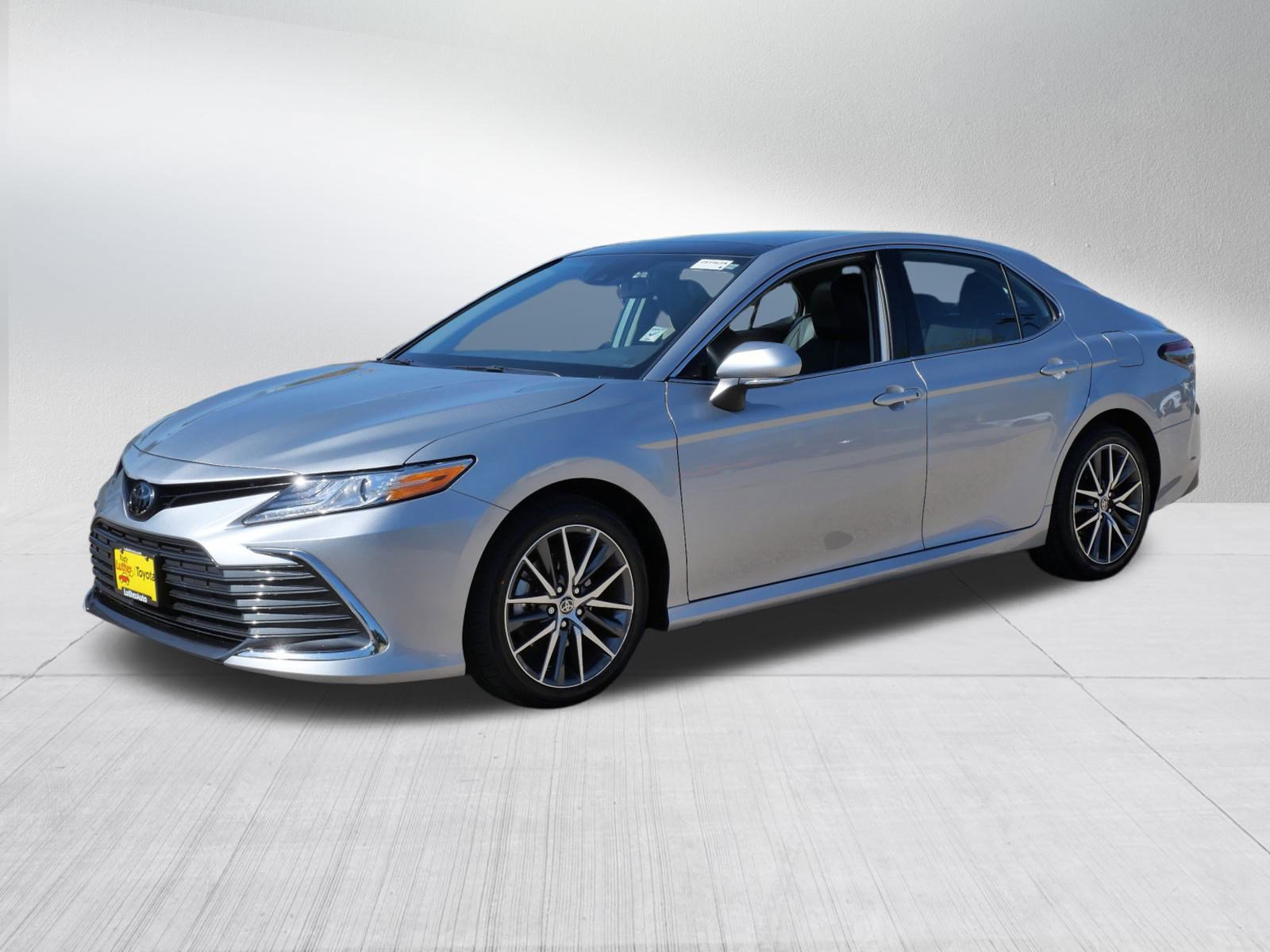 2023 Toyota Camry XLE photo 3