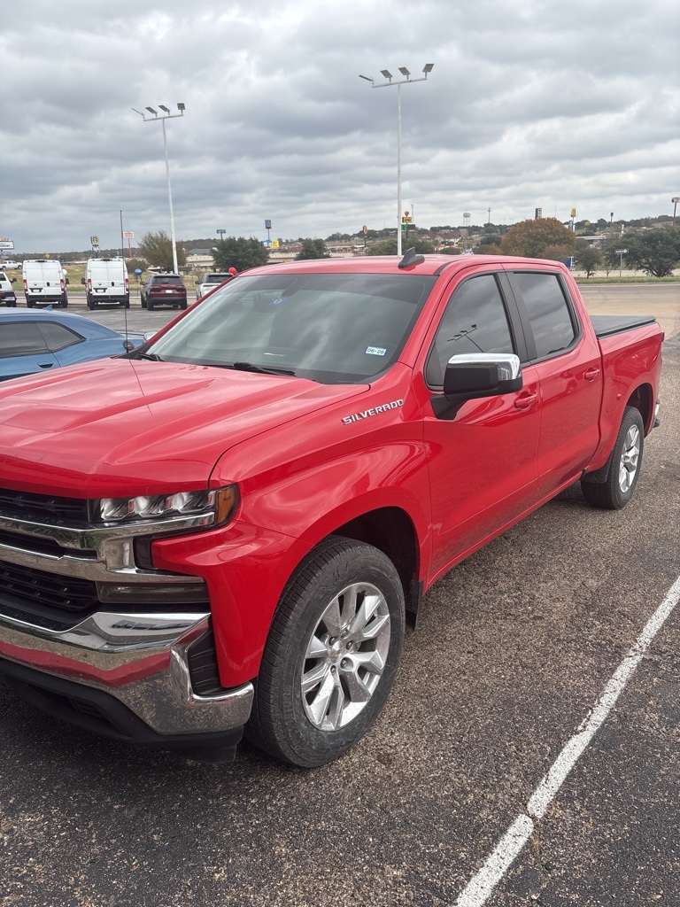 2021 Chevrolet Silverado 1500 LT photo 2