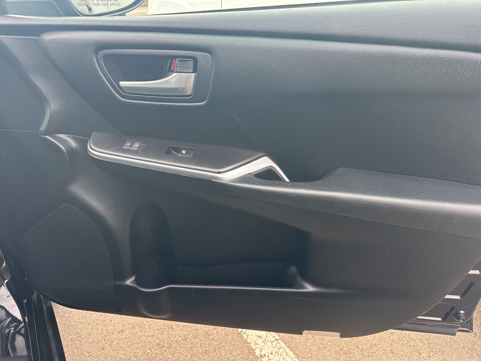 2016 Toyota Camry XLE photo 29