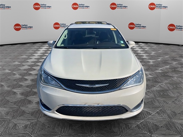 2017 Chrysler Pacifica Touring L photo 6