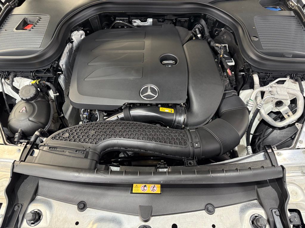 2021 Mercedes Benz GLC 300 4MATIC photo 2