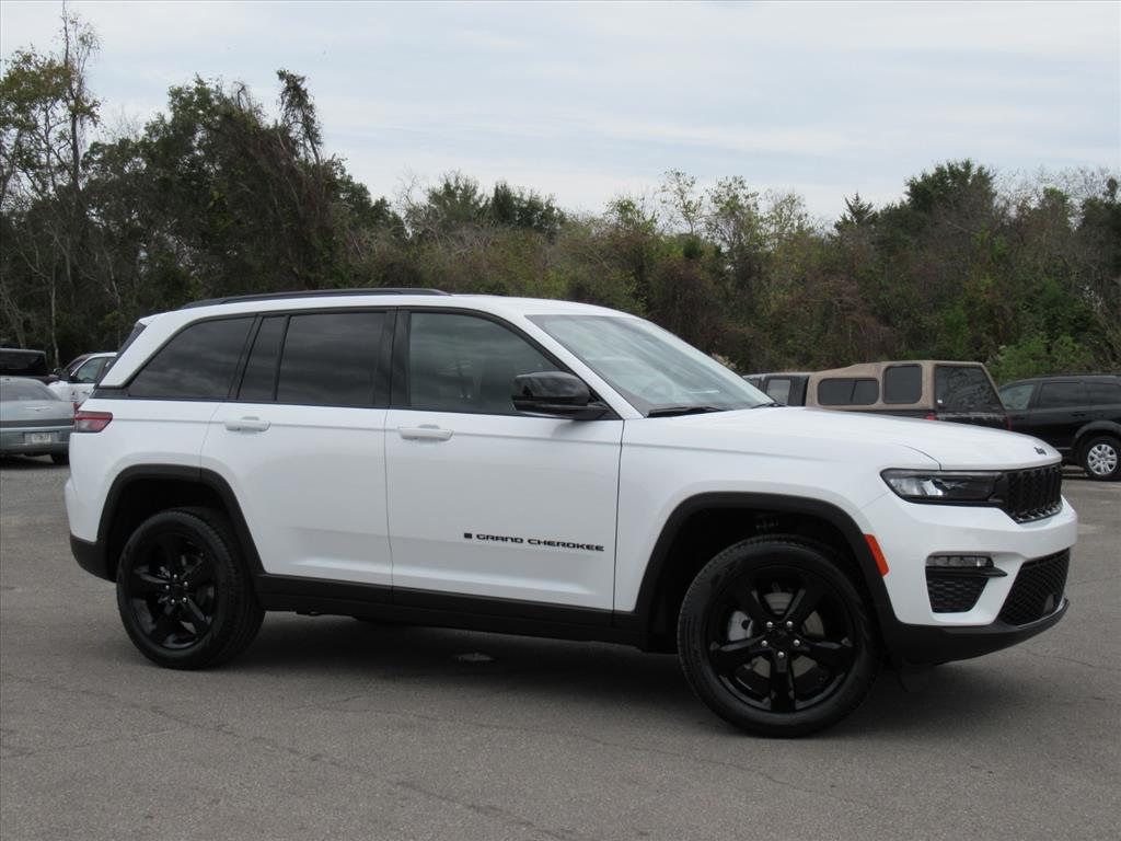 2025 Jeep Grand Cherokee Limited photo 2